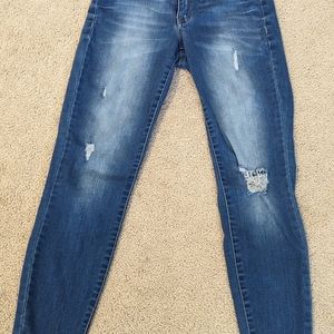 refuge Women's size 2 distressed stretchy jeans